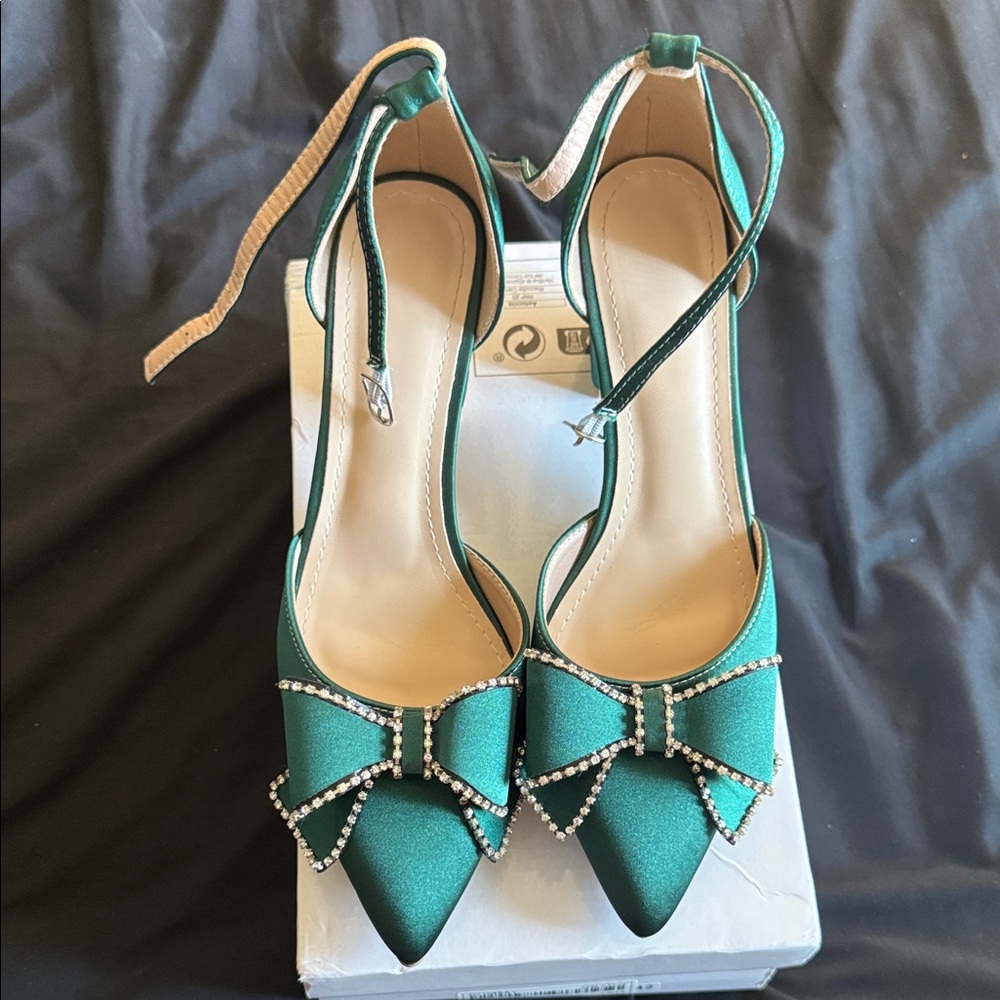 Elegant Green Satin Women's Shoes with Bow Detail